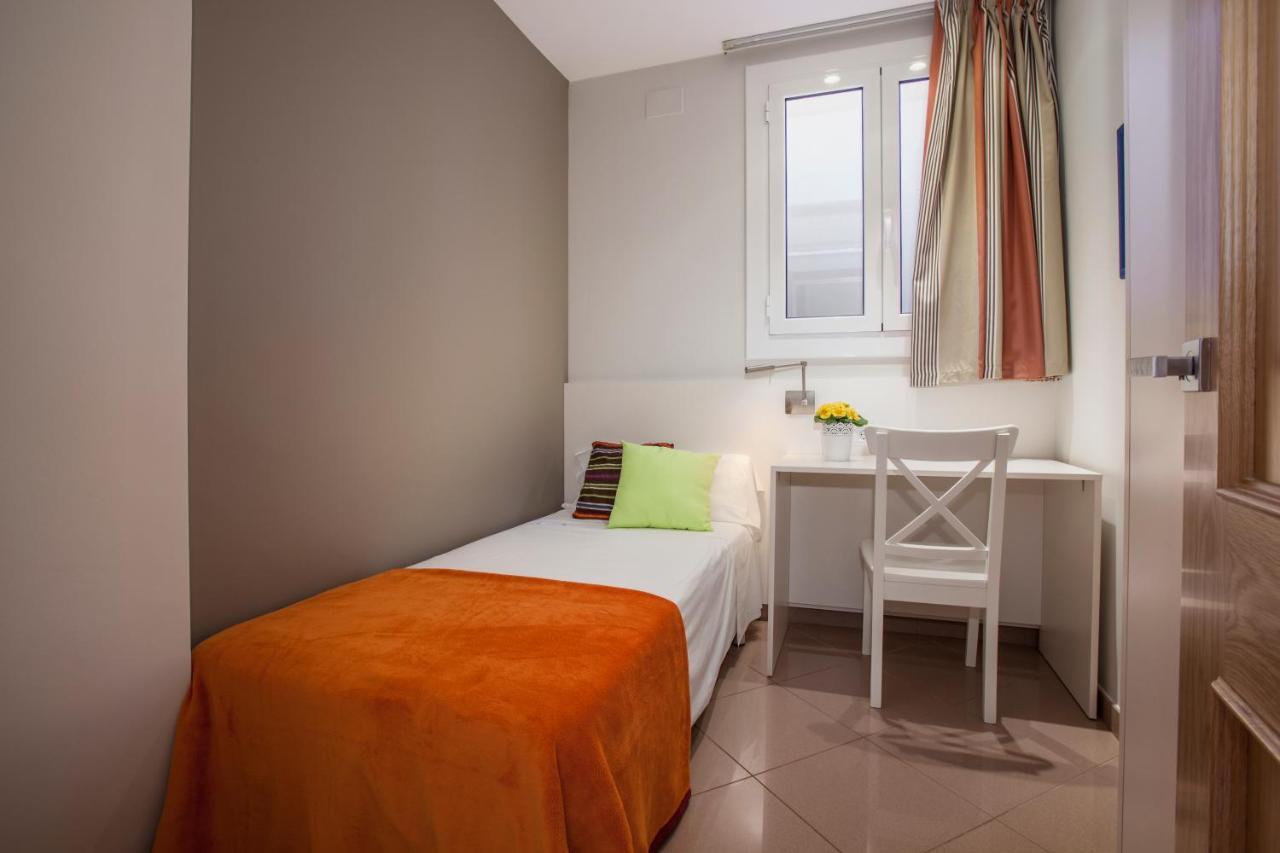 Bcngotic43 Apartment Barcelona Bagian luar foto
